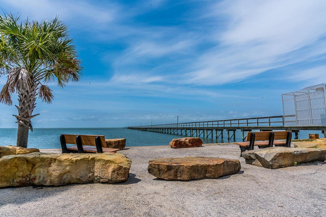 Sunny Daze Walk To Beach 2 Decks Pet Friendly Has A Mini Bar Galveston Eksteriør bilde